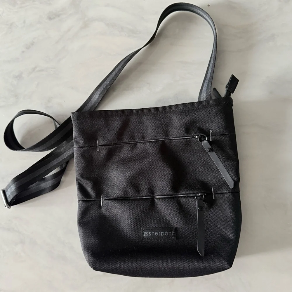 Like New Sherpani Sadie Crossbody Bag Black - Picture 1 of 10